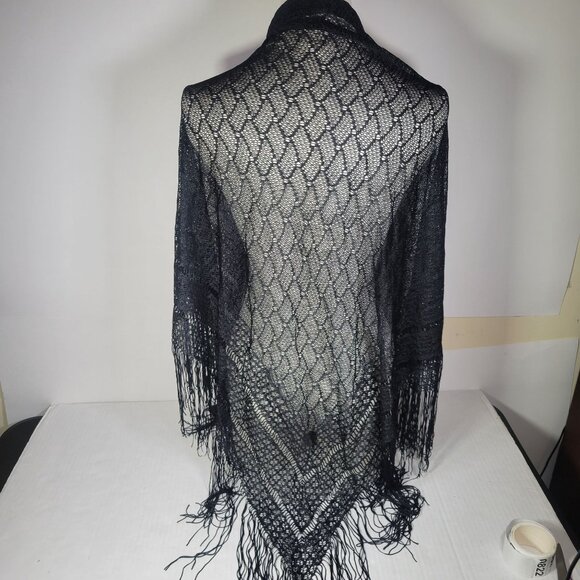 English Village Vintage Black Lace Shawl With Fringe - Picture 3 of 4